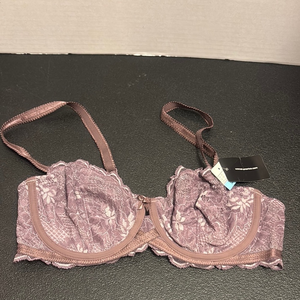 Waco size 34 C Lace Underwire Bra in Purple